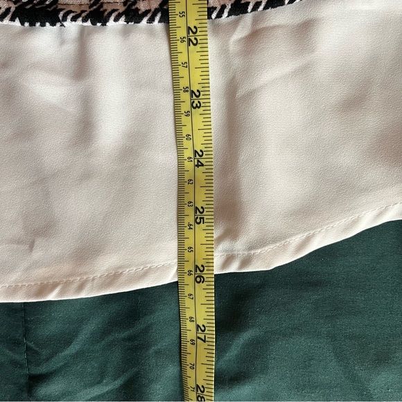 Chic Black and White Plaid Blouse - Picture 11 of 11